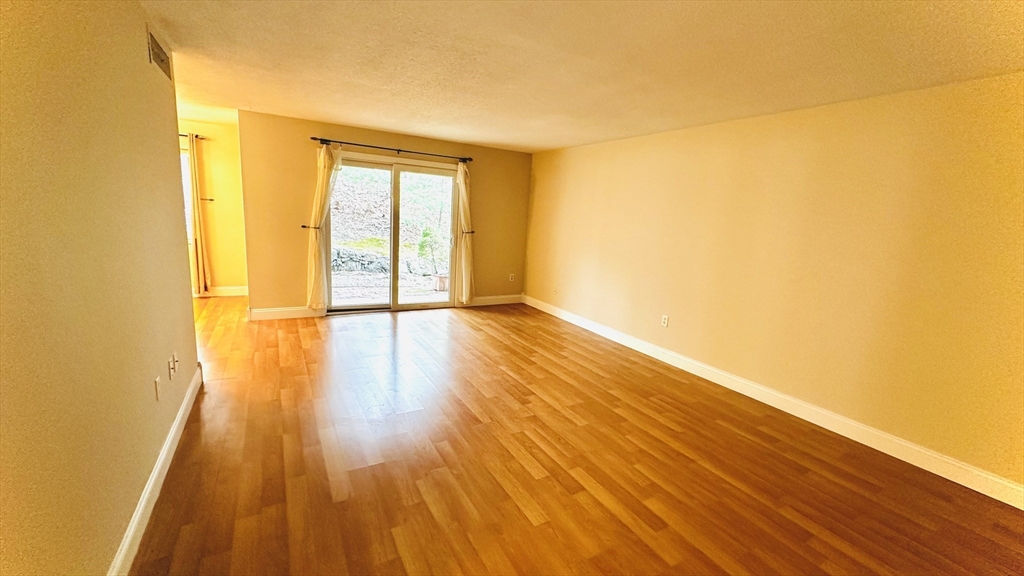 10 Beals Cove Rd, West Hingham