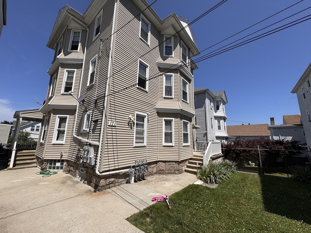 171 Hunter St, Fall River