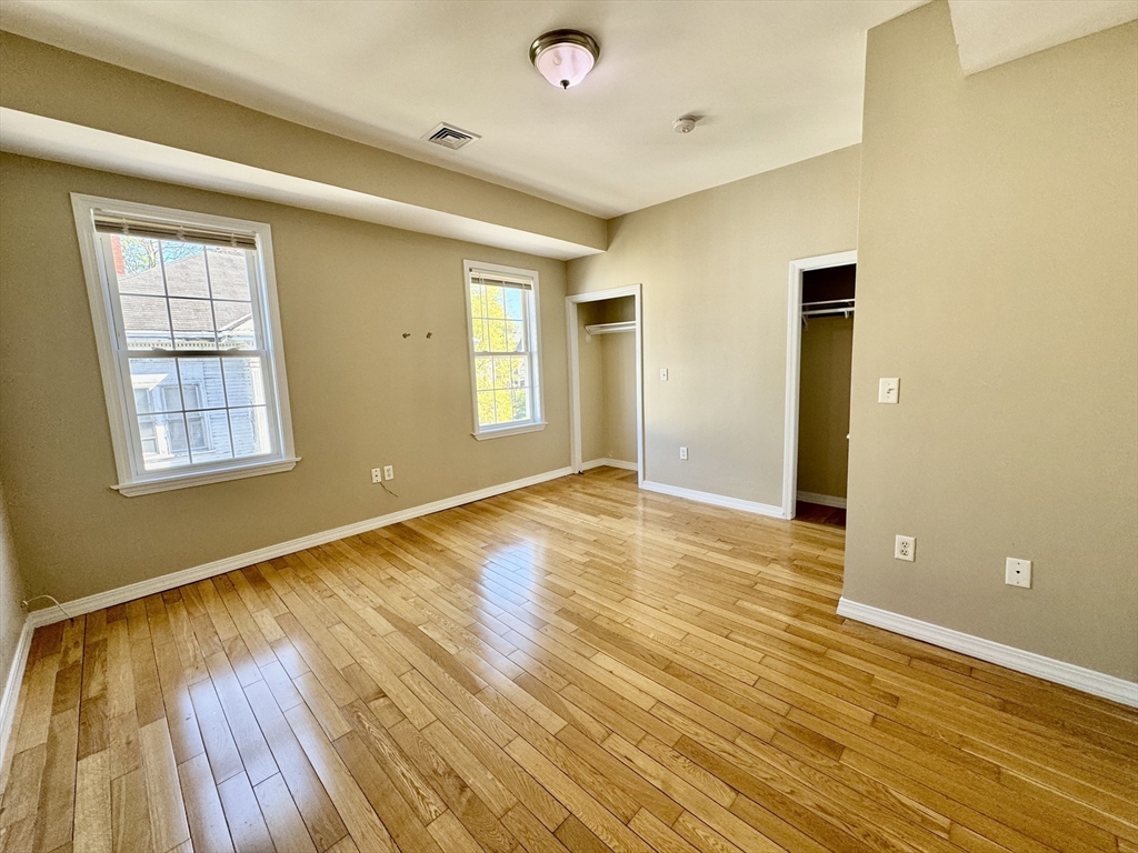 22 Elmore St, Roxbury