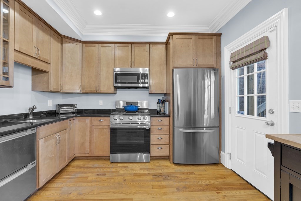 55 Gates St, South Boston