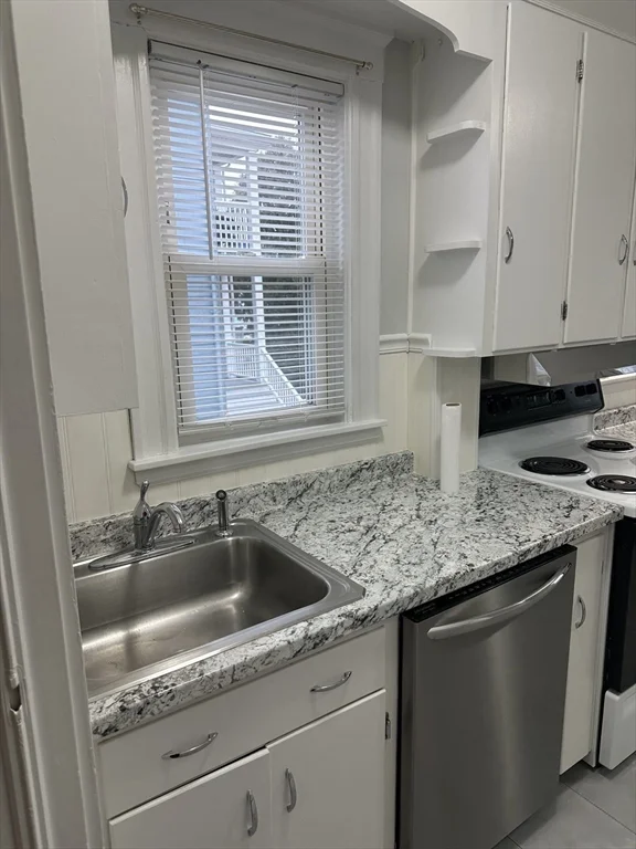 36 Raymond Ave, Salem