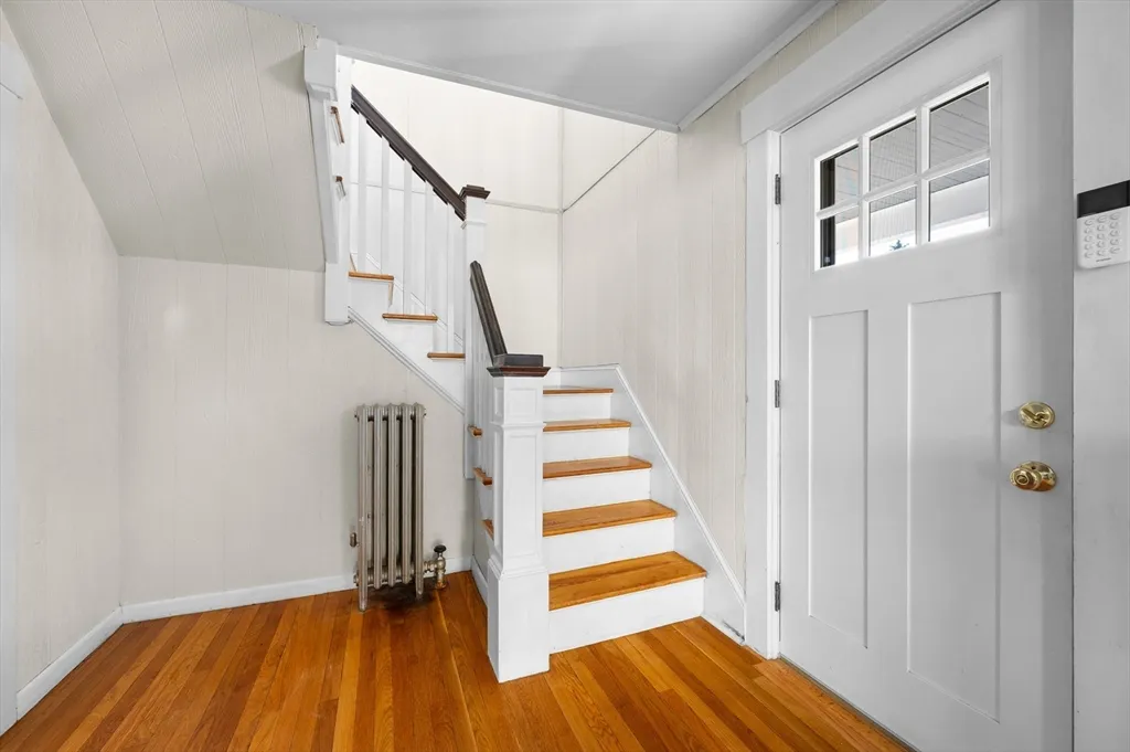 30 Whitney St, Milford