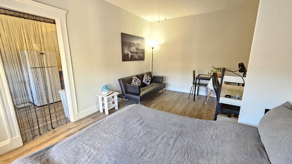 66 Queensberry, Fenway