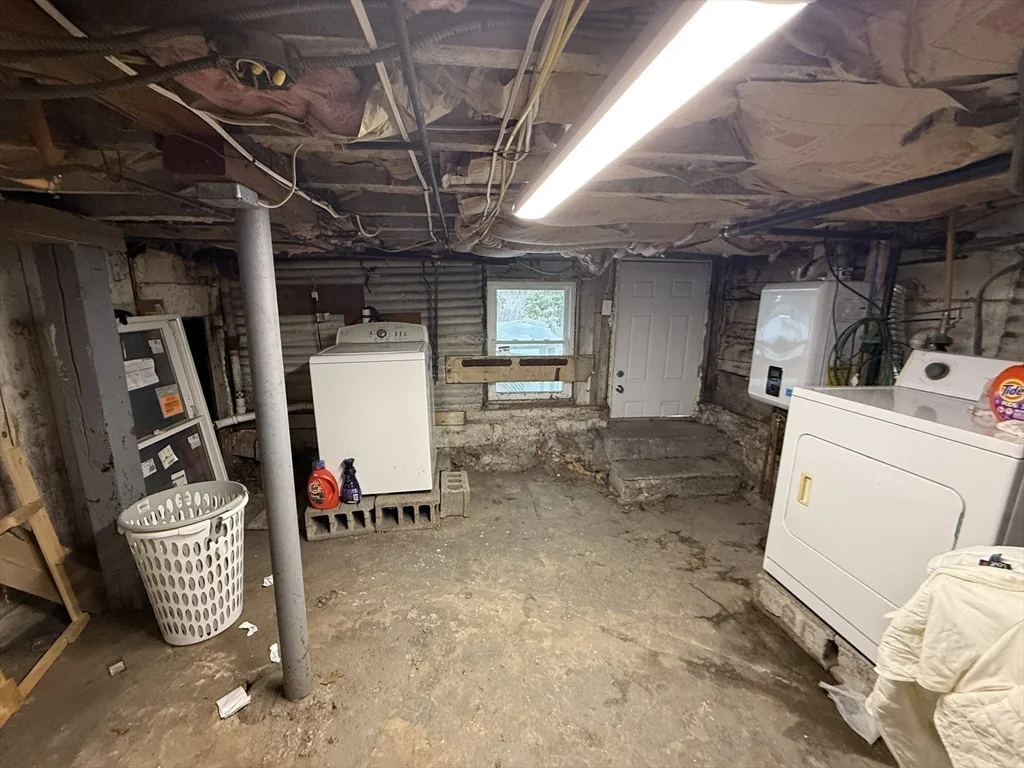 17 Moraine Pl, Brockton