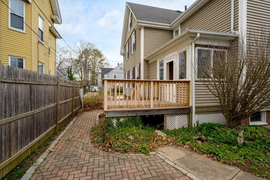 4 Prospect St, Attleboro
