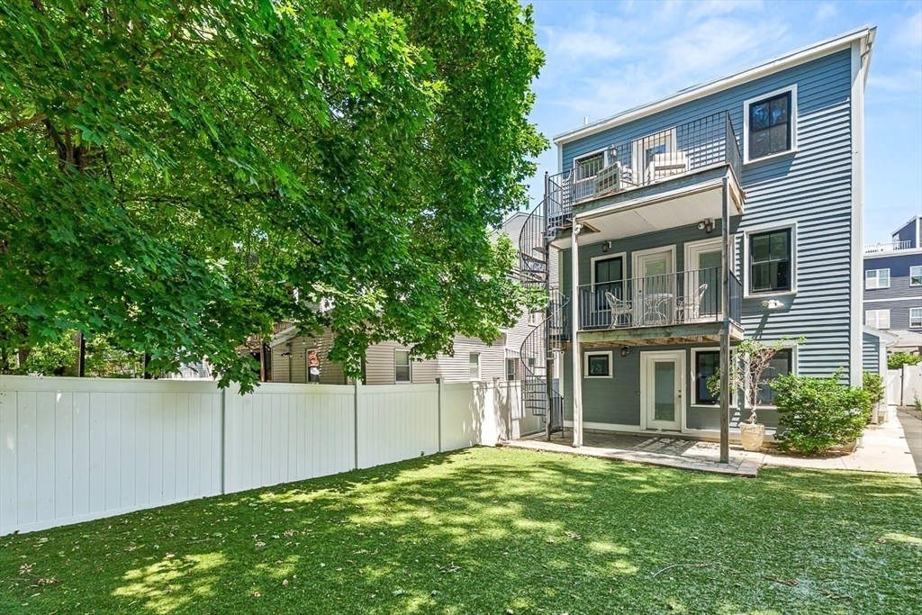 30 Middle St, South Boston