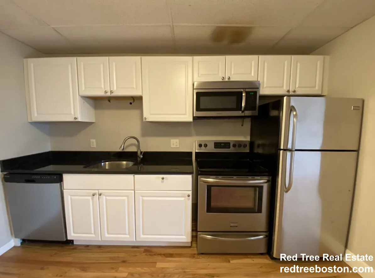 649 Washington St, Oak Square