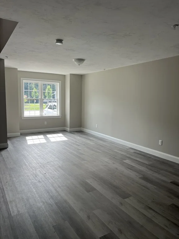 5 Santana Way, Carver