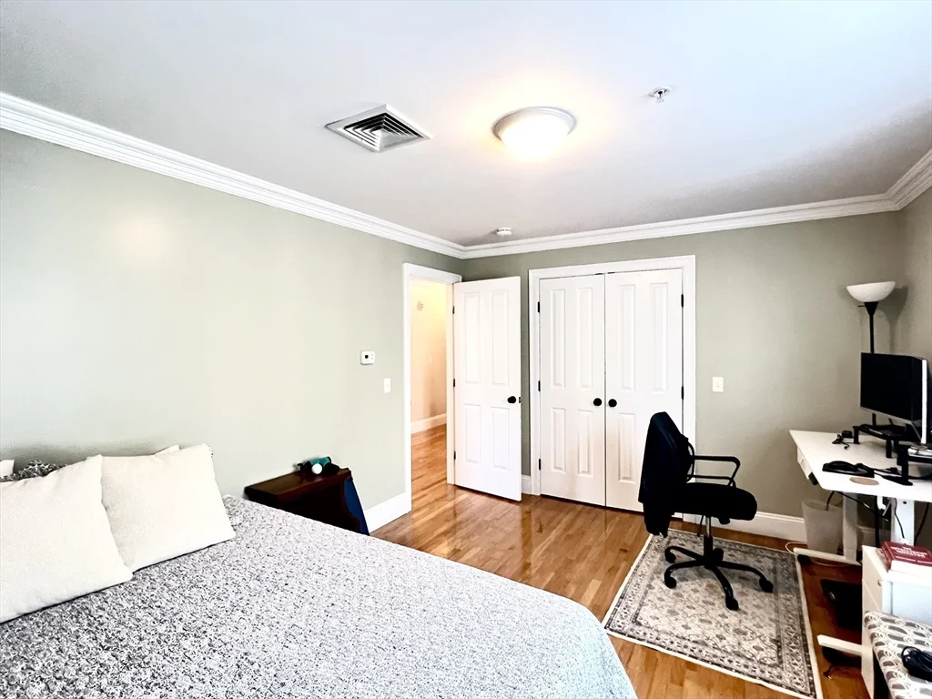 75 Brackett St, Quincy