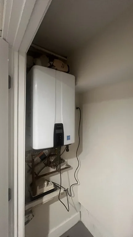 14 Humboldt Pl, South Boston