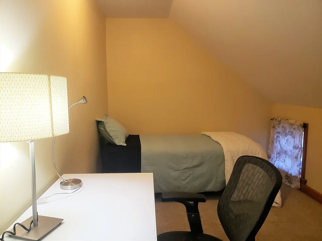 50 Temple St, Somerville