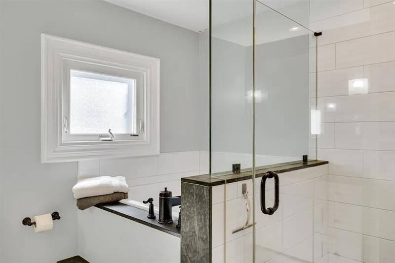 1 Riverside Pl, Riverside