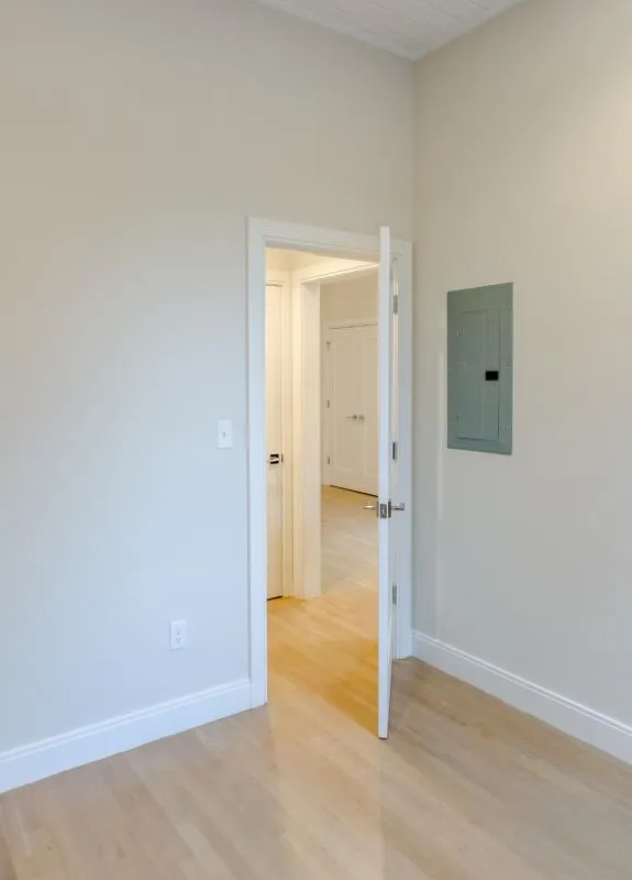 11 Newcomb St, Roxbury