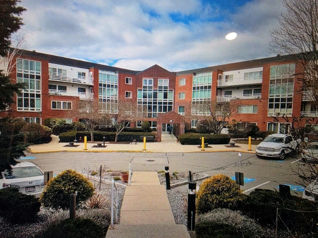 380 Place Ln, Woburn