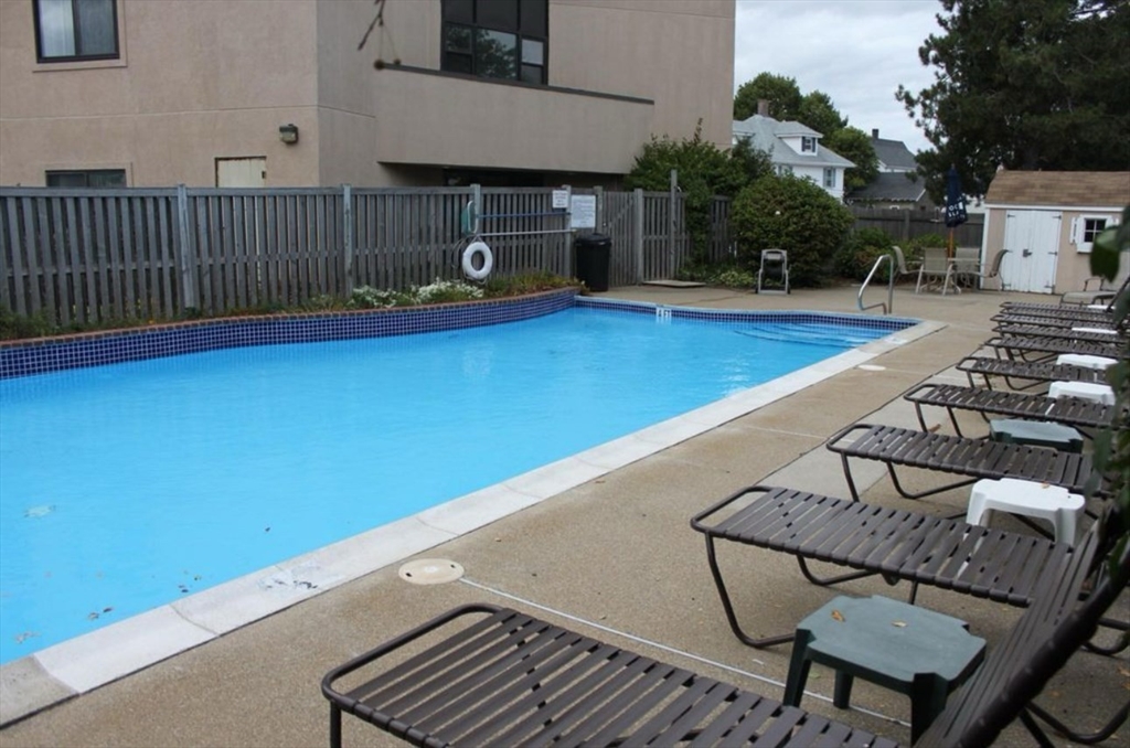 677 Quincy Shore Dr, Quincy