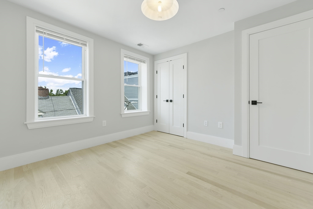 10 Lamson Ct, East Boston