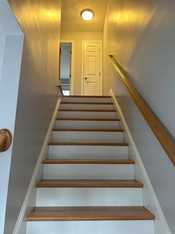 933 Varnum Ave, Lowell