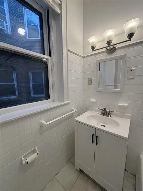6 Beals St, North Brookline