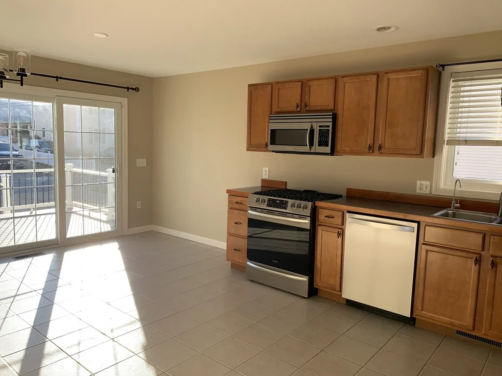 9 Omaha St, Fall River