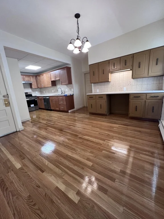 498 Lincoln Ave, Saugus