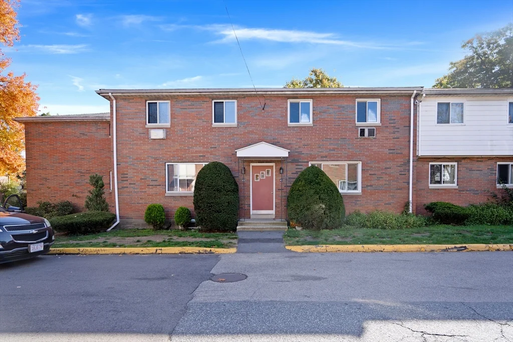 41 Bishop Dr, Framingham