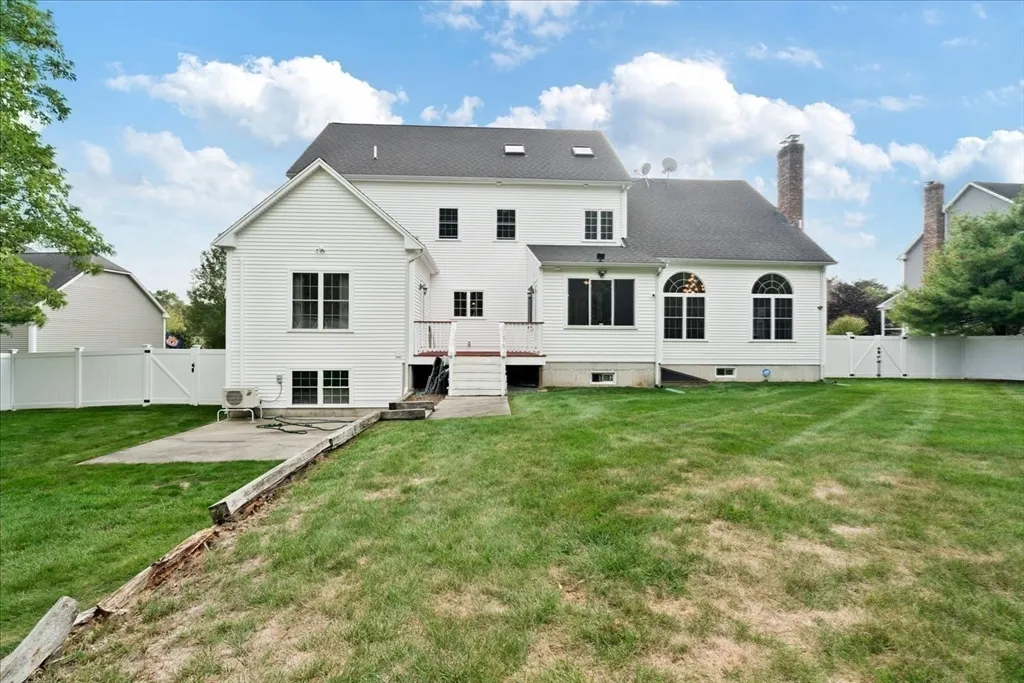 000 Confidential St, Plainville