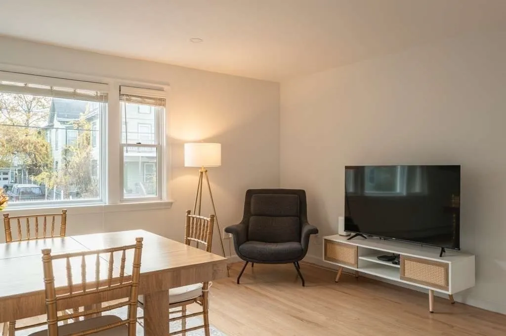 90 Monument, Medford