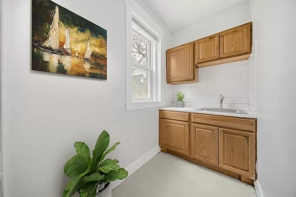 52 Clark Ave, Chelsea