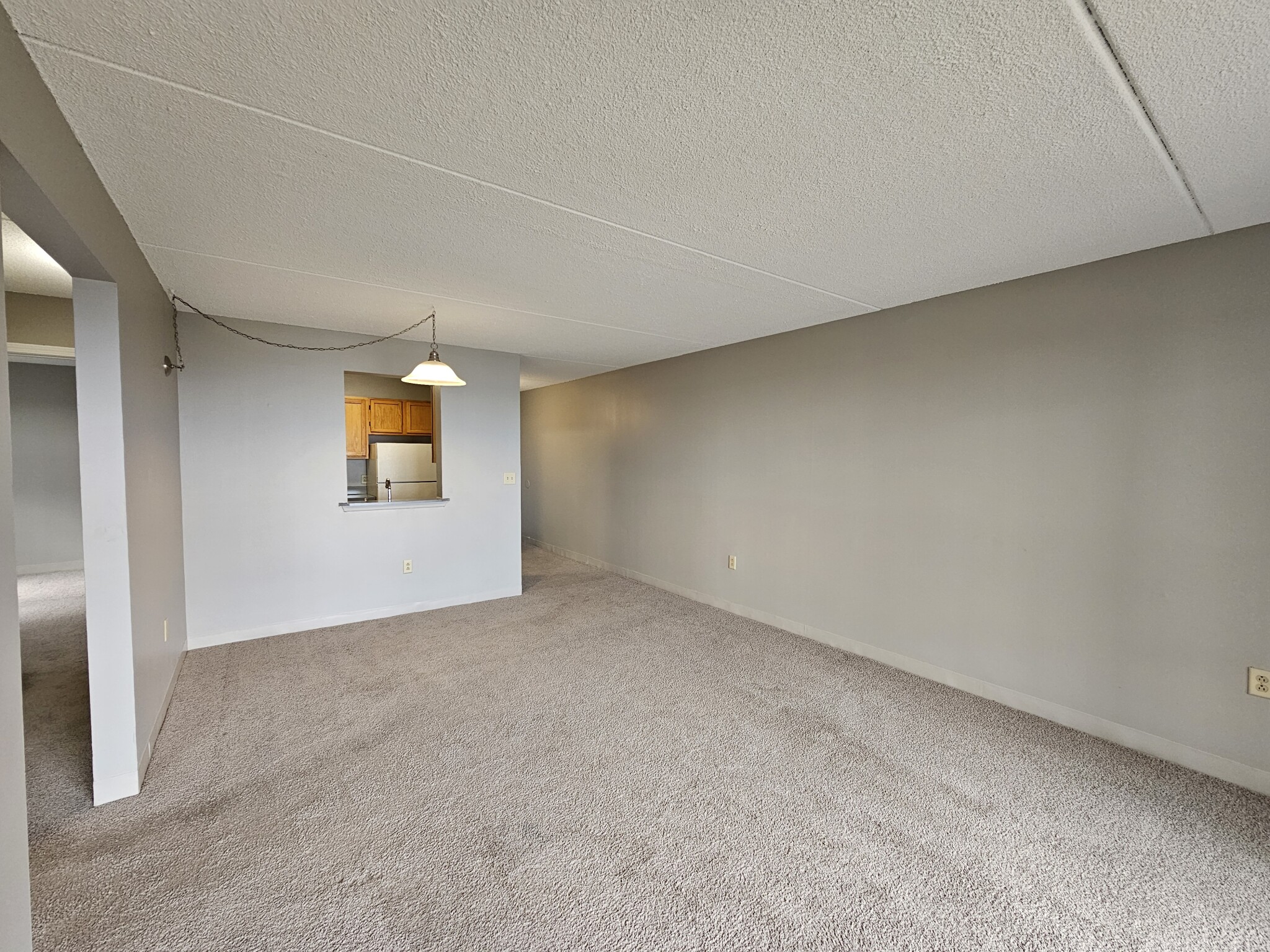 1 South Point Dr, Dorchester