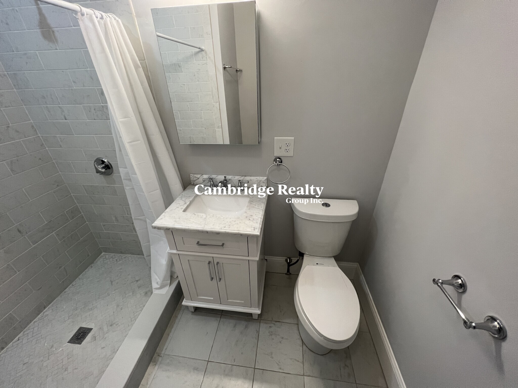 372 Oxford St, Ward Two