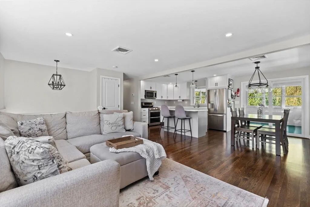 193 Bonham Rd, Dedham