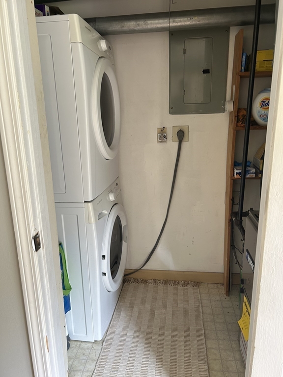 66 Kennedy Dr, Chelmsford