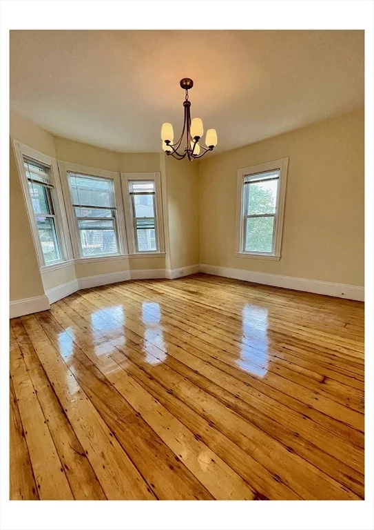 22 Anita Ter, Roxbury