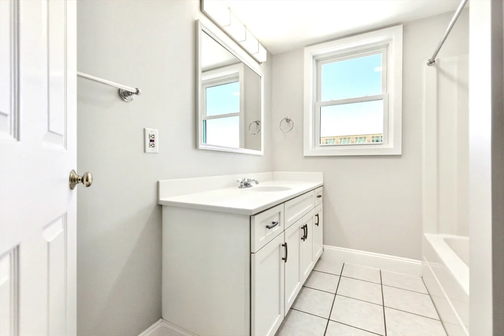 442 Main St, Charlestown