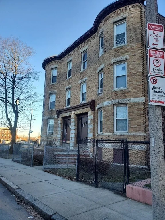 182 Walnut Ave, Roxbury