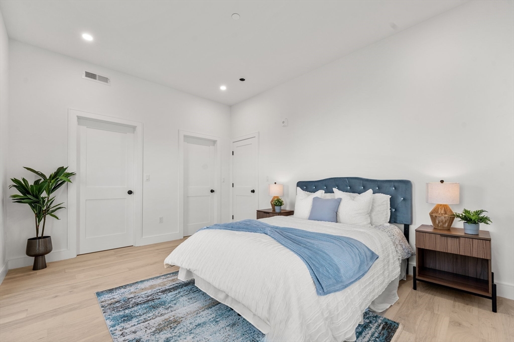 670 Saratoga, Boston