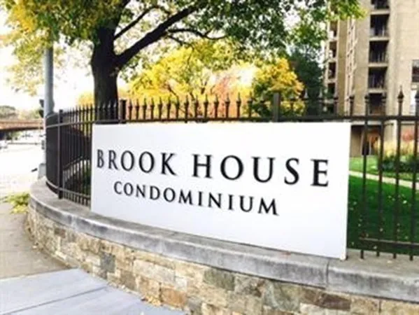 33 Pond Ave, Brookline Village