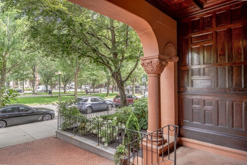 290 Commonwealth Ave, Back Bay