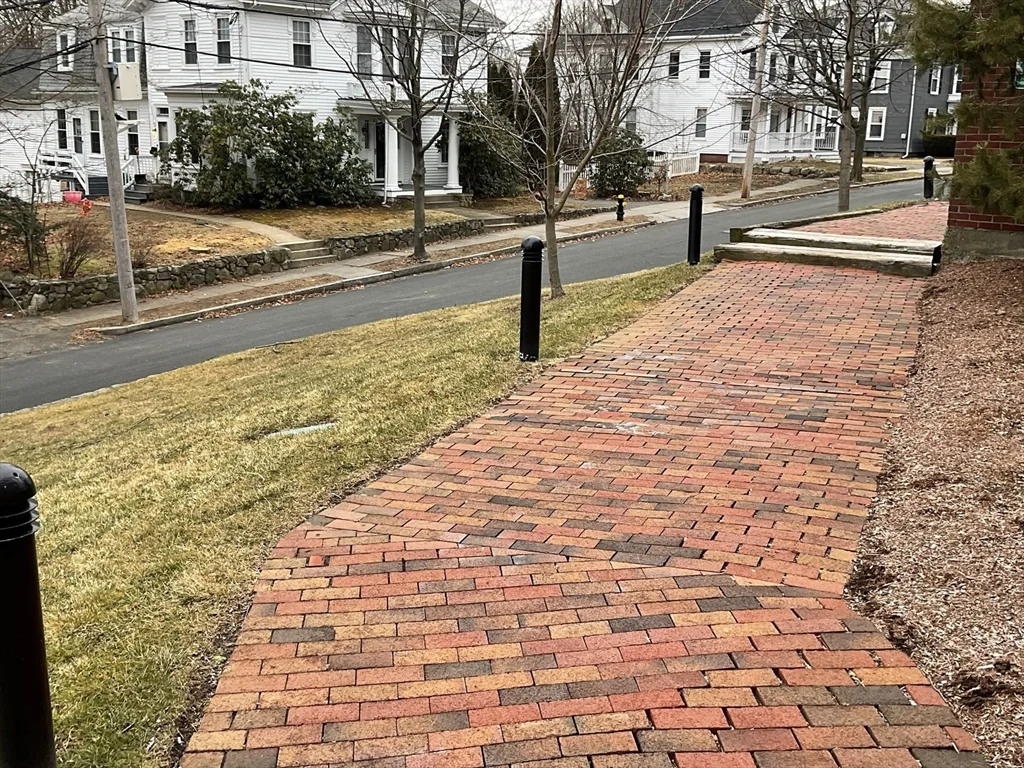 52 Sanborn St, Reading