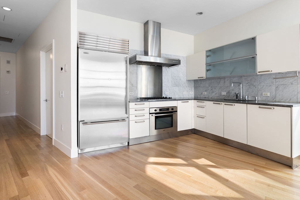 360 Newbury St, Back Bay