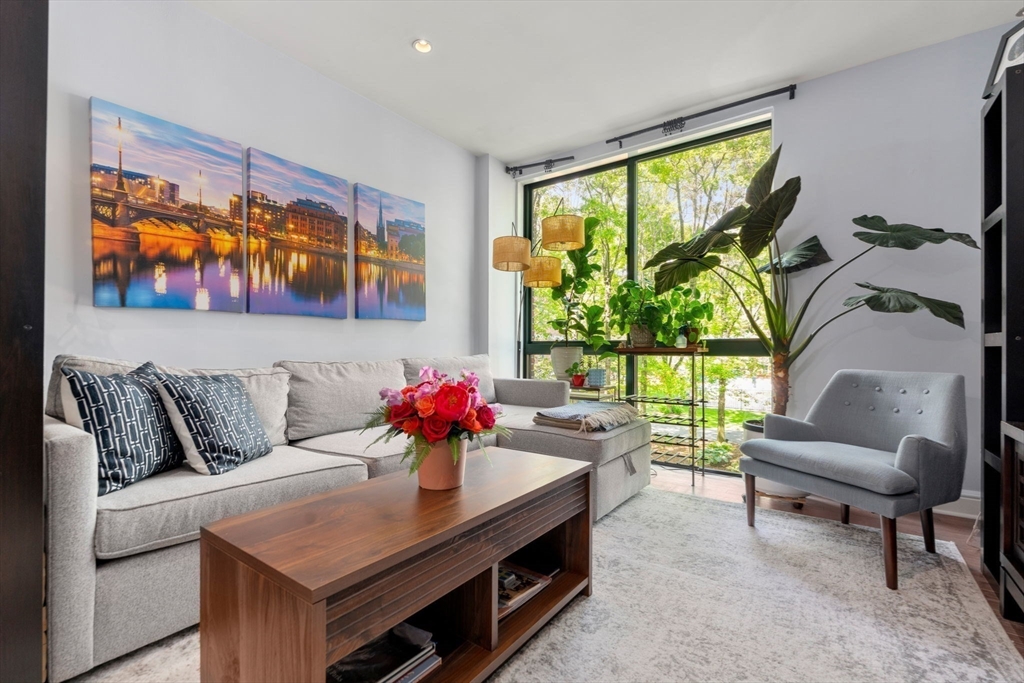 42 8th St, Charlestown