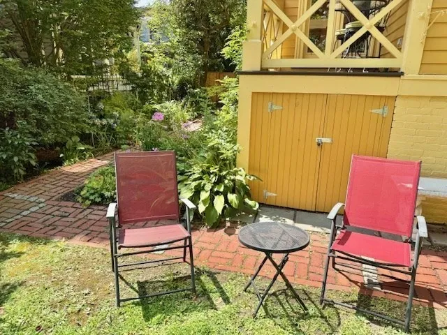 12 Humboldt St, Neighborhood Nine