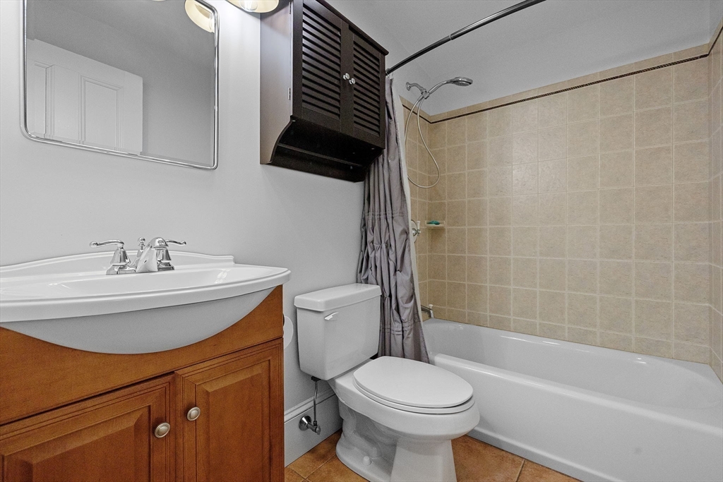 31 Millmont St, Roxbury