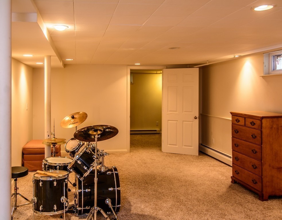 253 W Main St, Westborough