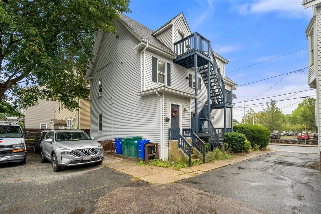 10 Holman St, Attleboro