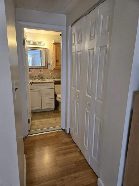 2 Old Colony Ln, Arlington