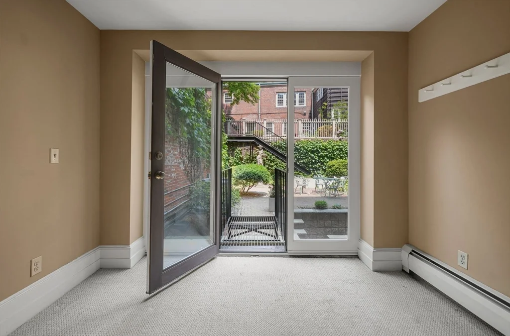 13 Chestnut St, Beacon Hill