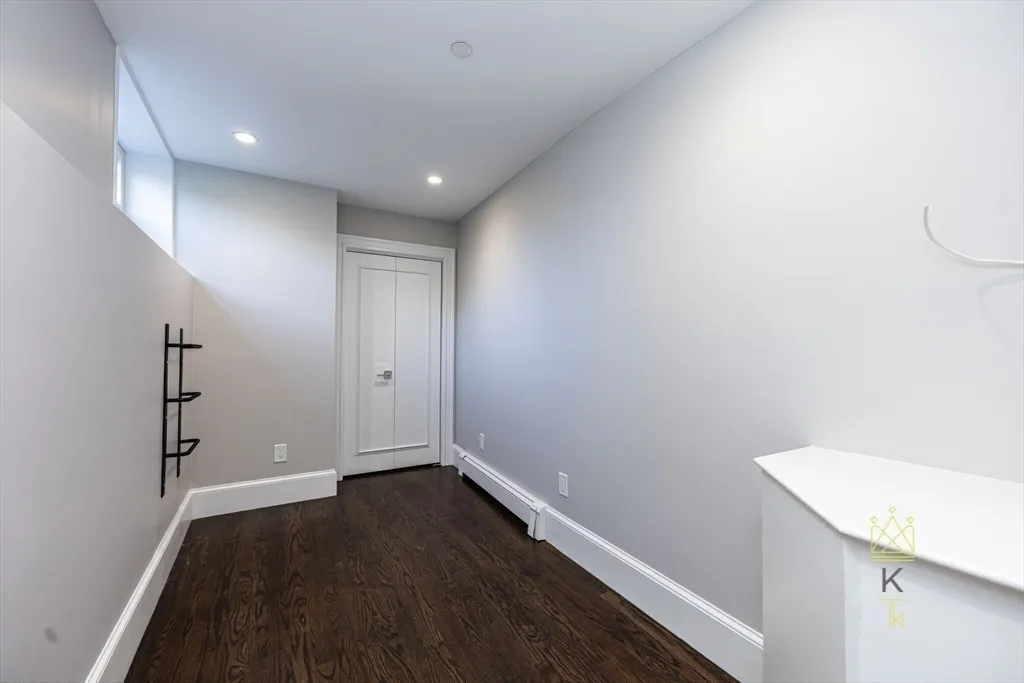 85 Regent St, Roxbury