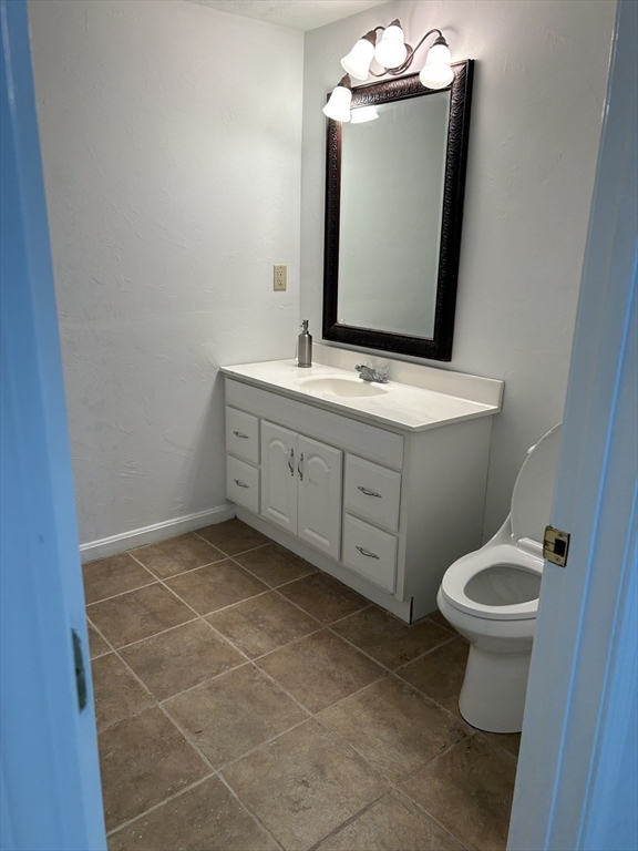 3 Gooseneck Ln, Westford