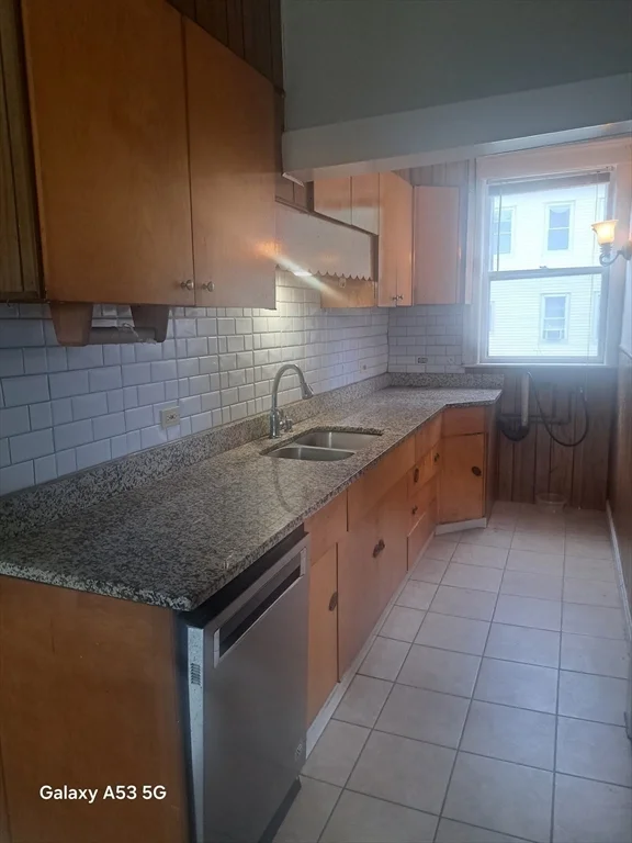 98 Brookline St, Webster Square